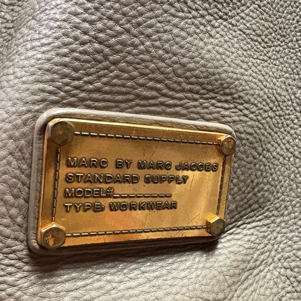 Marc Jacobs Gray Leather Shoulder Bag with Gold Accents - Picture 2 of 5